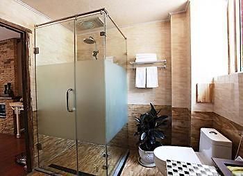 Nobles Living Castle Hotel Lijiang  Bagian luar foto