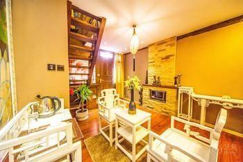 Nobles Living Castle Hotel Lijiang  Bagian luar foto