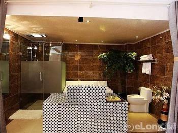 Nobles Living Castle Hotel Lijiang  Bagian luar foto
