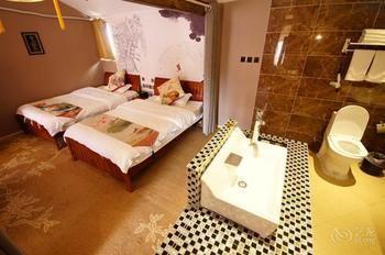 Nobles Living Castle Hotel Lijiang  Bagian luar foto