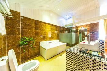 Nobles Living Castle Hotel Lijiang  Bagian luar foto